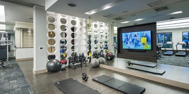 Building Photo - 7100 Old Katy Rd