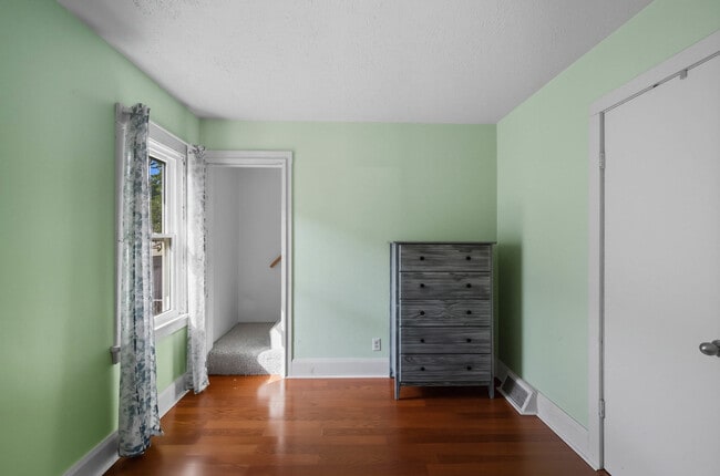 Building Photo - 408 River Ln