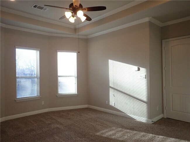 Building Photo - 409 Silver Trail