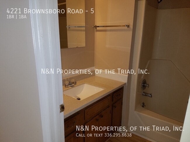 Building Photo - 4221 Brownsboro Rd