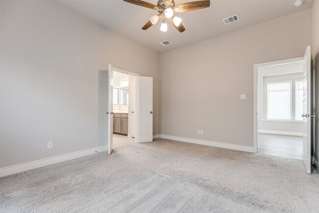 Building Photo - 9504 Longhorn Ln
