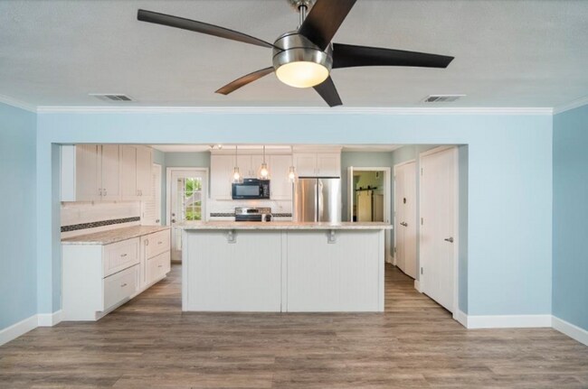 Building Photo - DAVIS SHORES RENTAL AVAILABLE!