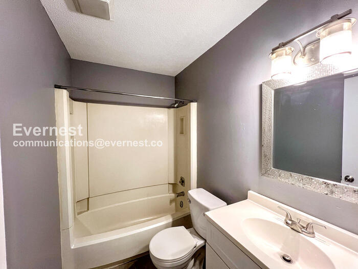 Building Photo - 9 Meredith Ct