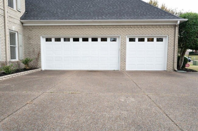 Building Photo - 10180 Wynmanor Dr