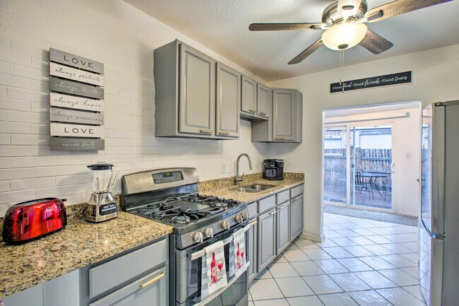 Building Photo - 3976 Utica St