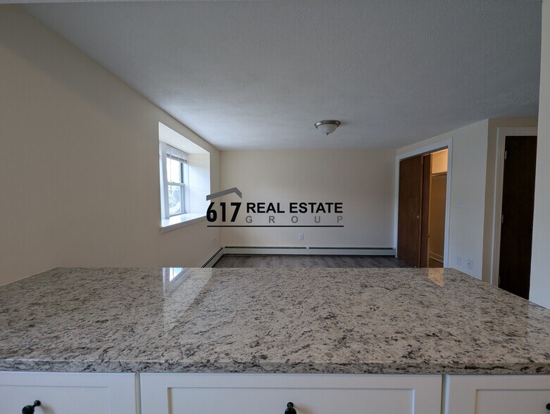 Building Photo - 176 N Beacon St