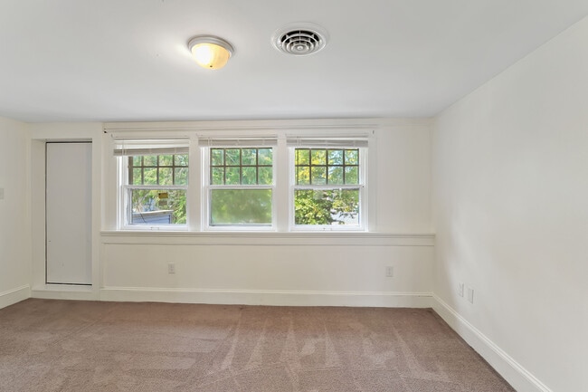 Building Photo - 104 N Layton Ave