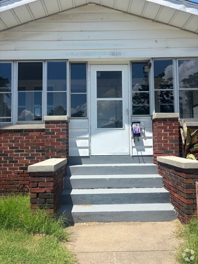 Building Photo - Very nice 2 bedroom
