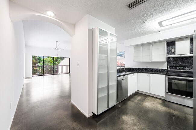 Building Photo - 800 Hudson Ave