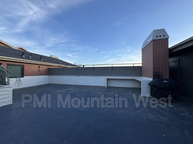 Building Photo - 171 E 3rd Ave