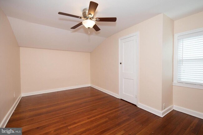 Building Photo - 732 N Tyson Ave