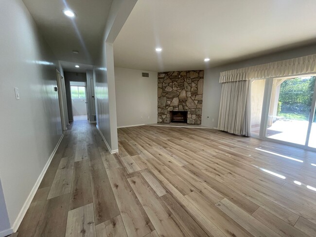 Building Photo - Welcome to Your New Home in West Hills- 4b...