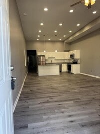Building Photo - 925 S Jackson St