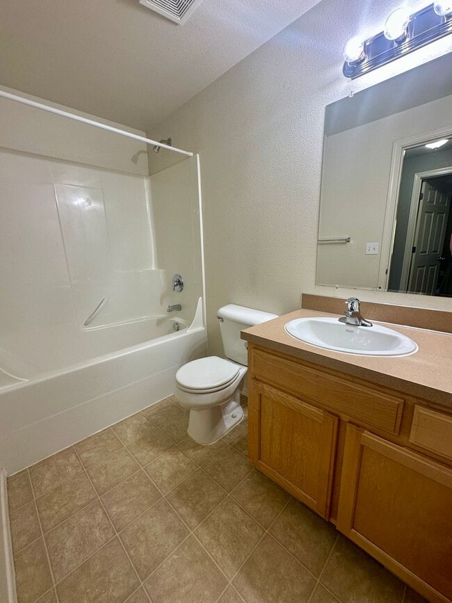 Building Photo - Three Bedroom Home in South Salem with a View
