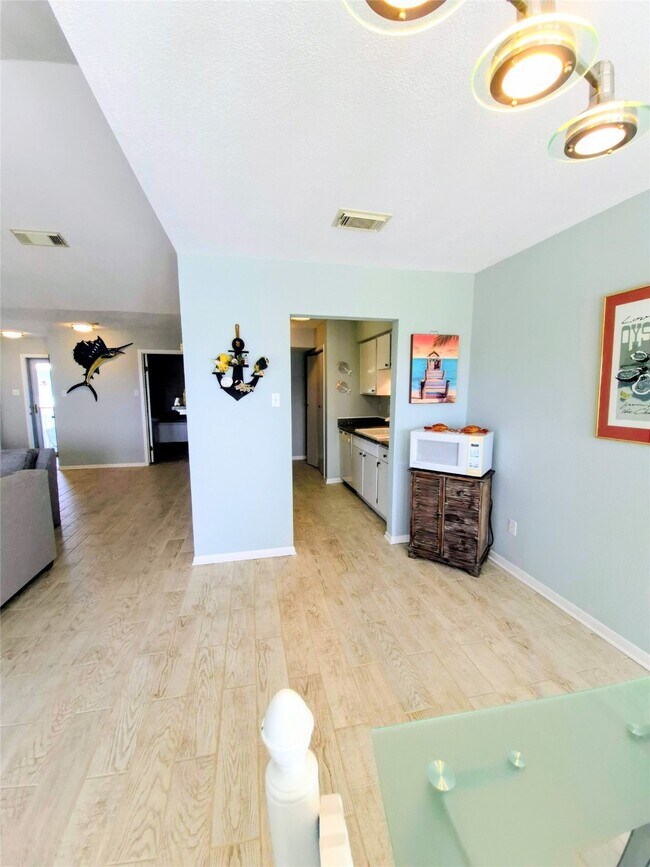 Building Photo - 500 Tiki Dr