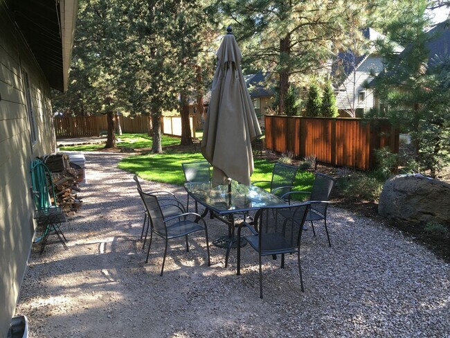 Building Photo - Beautiful Single Level home in Sisters!
