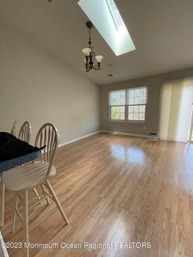 Building Photo - 48 Timberline Dr