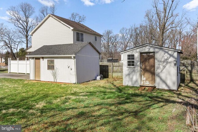 Building Photo - 6613 Fairmount Ave