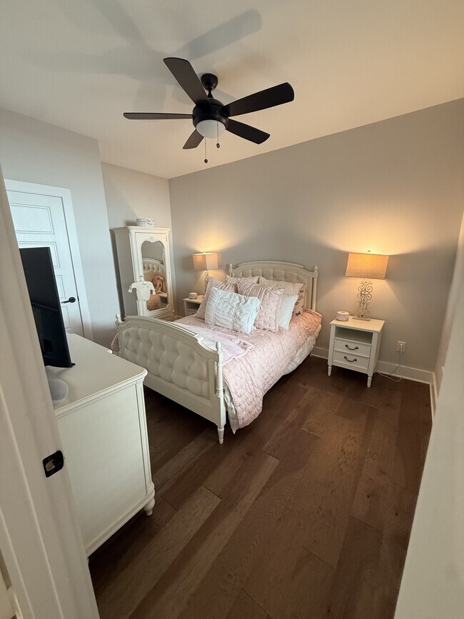 Building Photo - 9030 Headwaters Dr