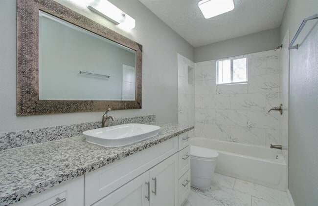 Building Photo - 326 Fair Oak Dr