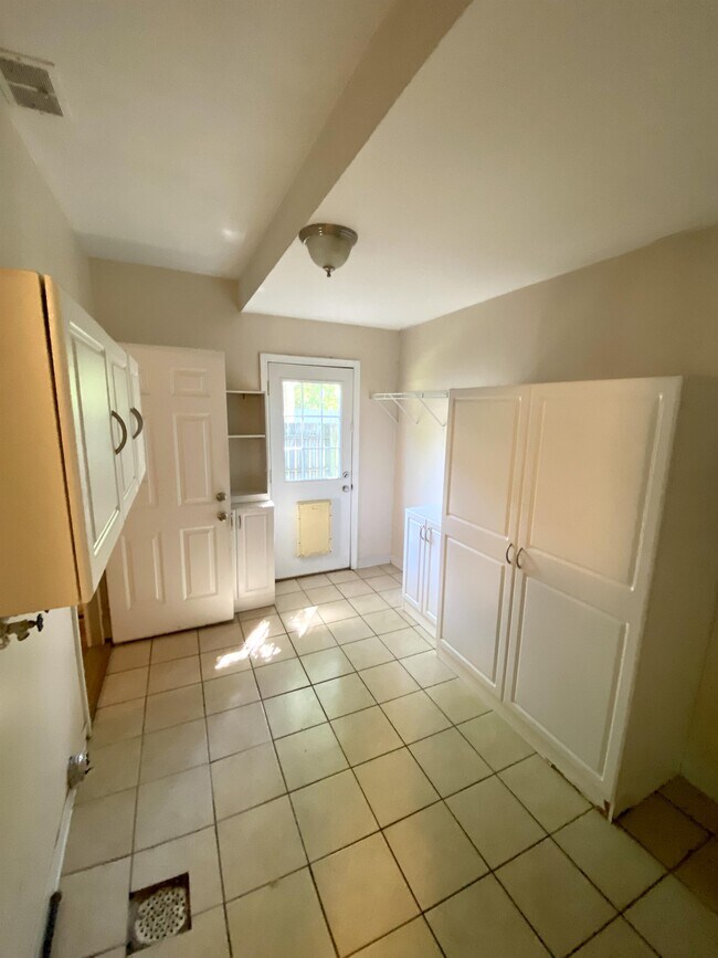 Building Photo - 6034 Juniper Dr