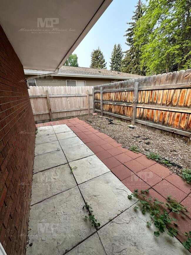 Building Photo - 1101 S Bryan Ave