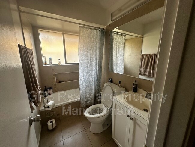 Building Photo - 651 Tam Ct
