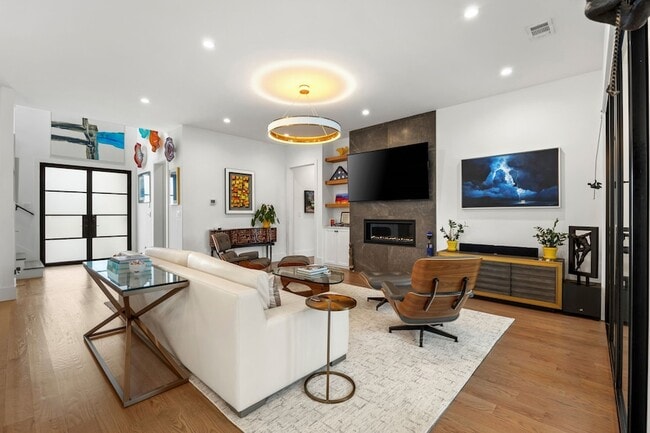 Building Photo - 4902 Linnet Ln