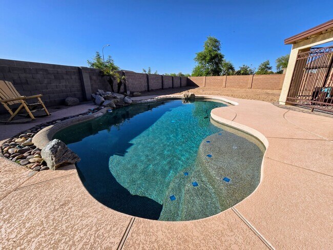 Building Photo - STUNNING 4 Bed, 2.5 Bath Oasis with Pool Your Dream Home Awaits!