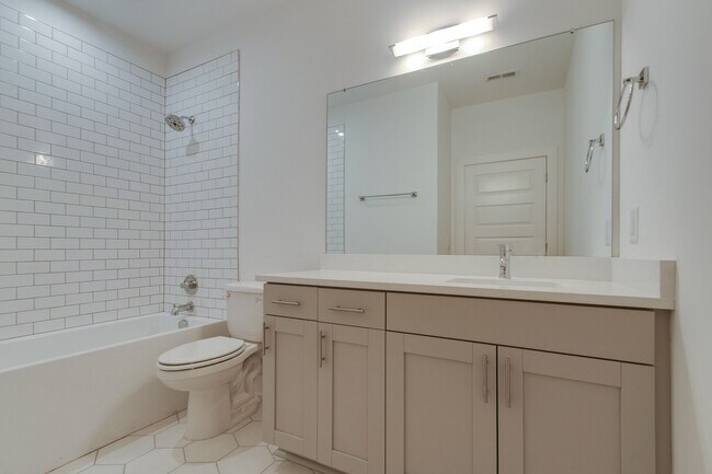 Building Photo - 700 James Ave