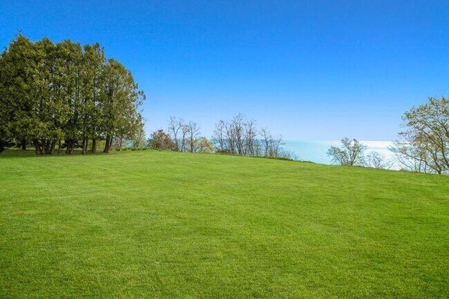 Building Photo - 12650 N Lake Shore Dr