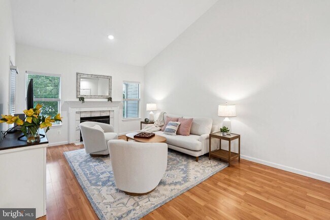 Building Photo - 13085 Autumn Woods Way