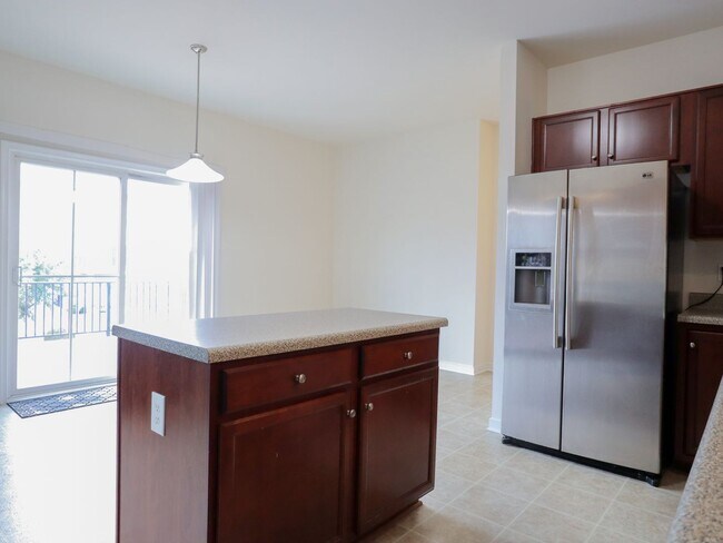 Building Photo - City Living with Parking: 4-Bedroom Townho...