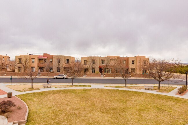 Building Photo - 7 E Saddleback Mesa