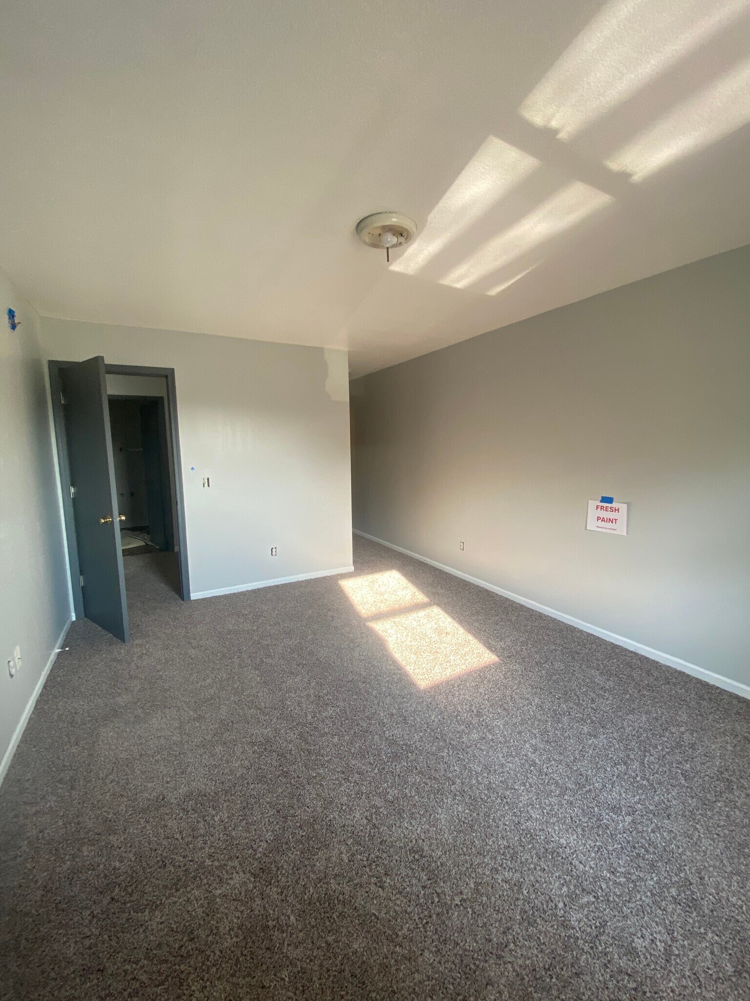 Building Photo - 7483 Crosscreek Dr