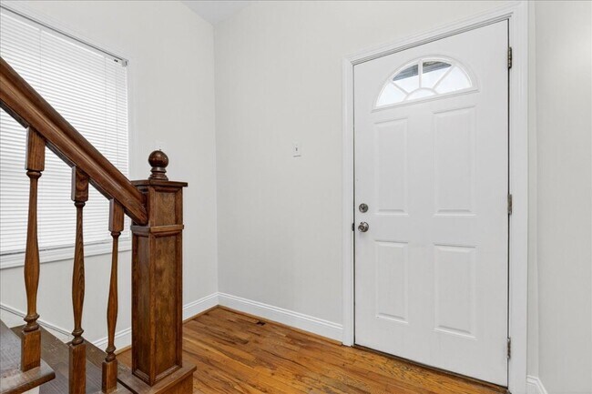 Building Photo - 5153 Cologne Ave