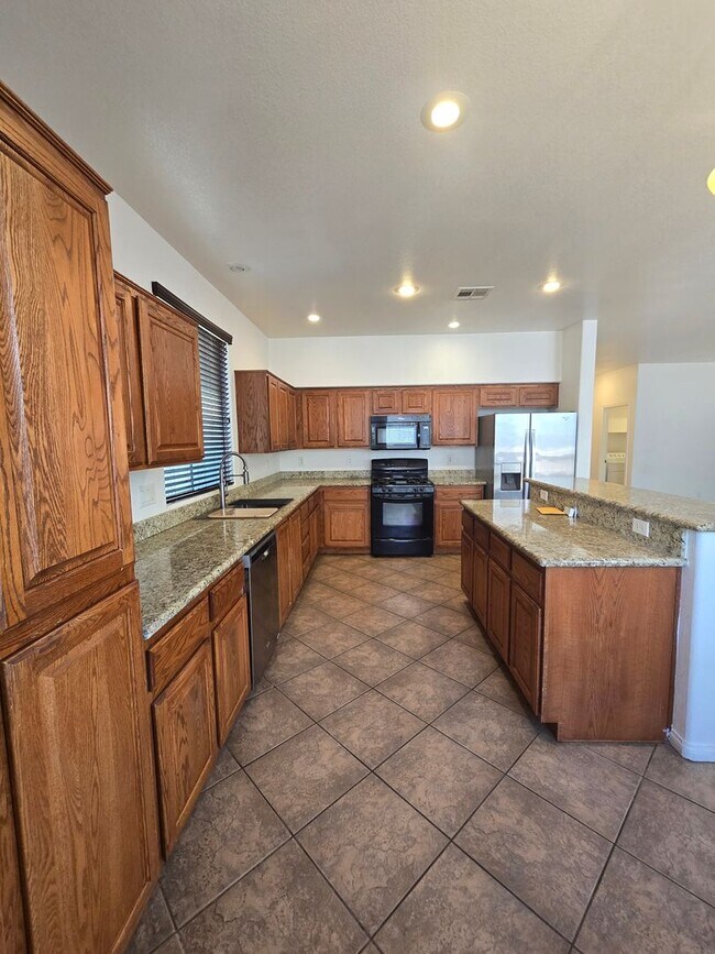 Building Photo - 9164 Craven Ave