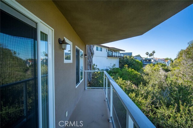 Building Photo - 214 Avenida Montalvo