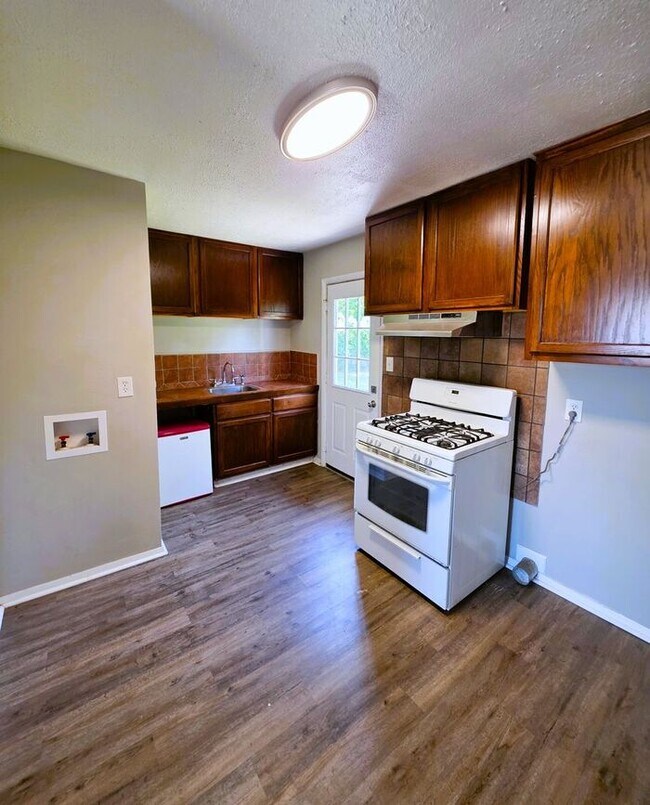 Building Photo - Charming 3-Bedroom Del City Home with a Spacious Backyard