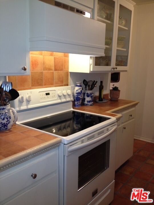 Building Photo - 1203 N Sweetzer Ave