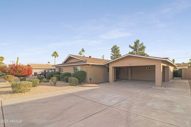 Building Photo - 8501 E Jackrabbit Rd