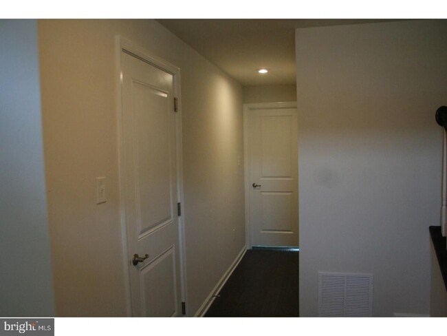 Building Photo - 118 Meridian Ln