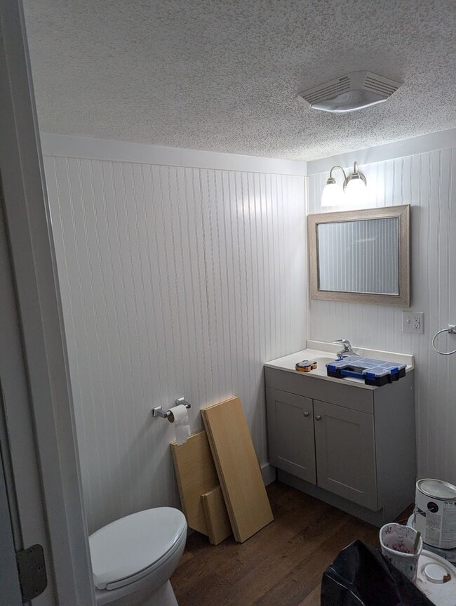 Building Photo - Remodeled 2 bedroom 1.5 bath home.