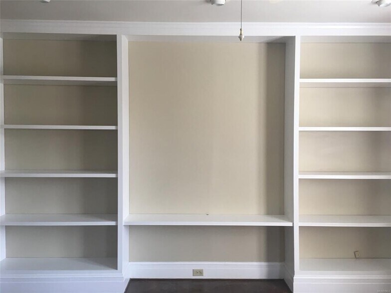 Building Photo - 1960 Ridge Ave