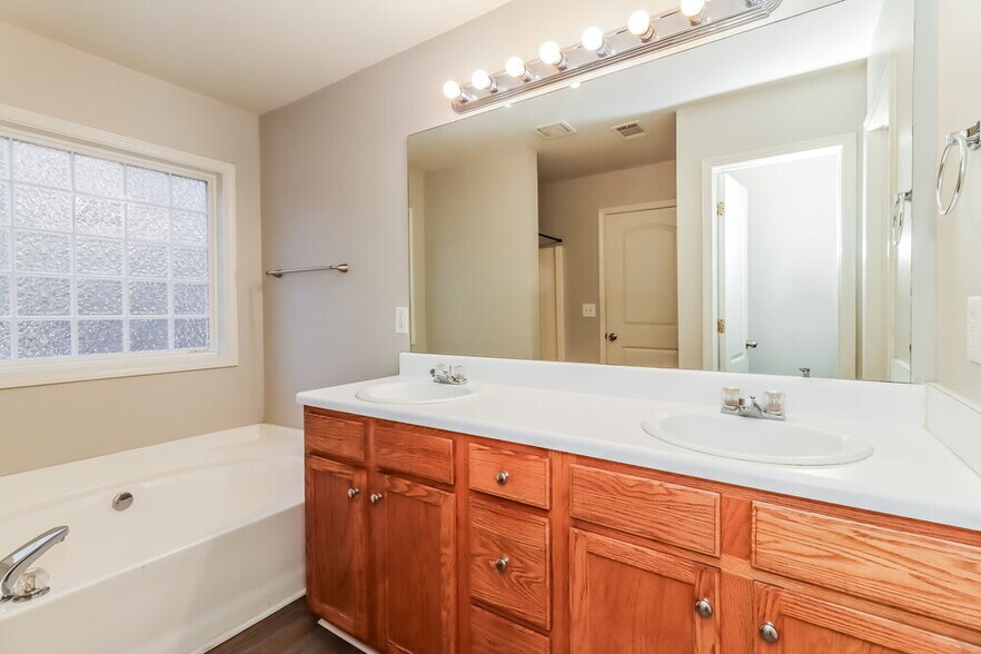 Building Photo - 9500 Poole Rd