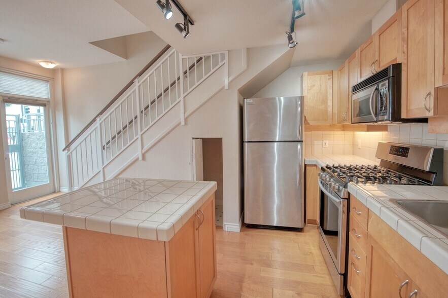 Building Photo - 1240 India St