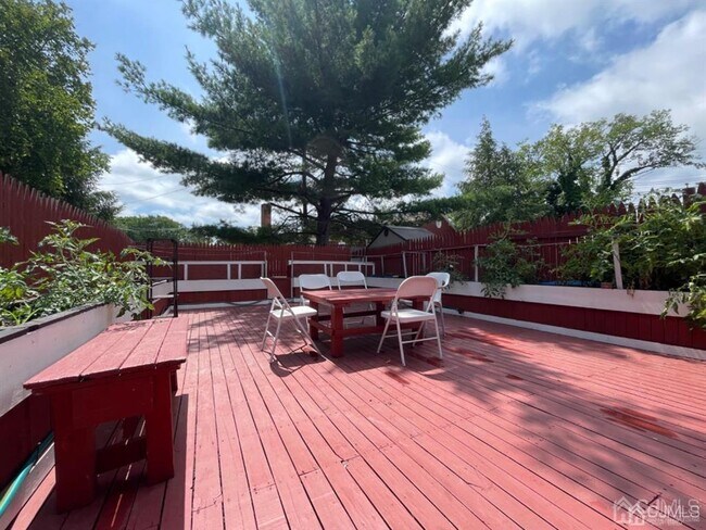 Building Photo - 115 Redbud Rd