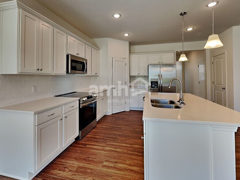 Building Photo - 8383 Merlin Dr