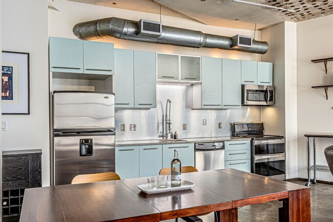 Building Photo - Modern Studio Loft in Downtown Dallas – Water & Internet Included in the Rent ($500 Off First Mon...