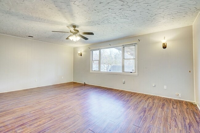 Building Photo - Stylish Home with Covered Deck & Easy I-44...